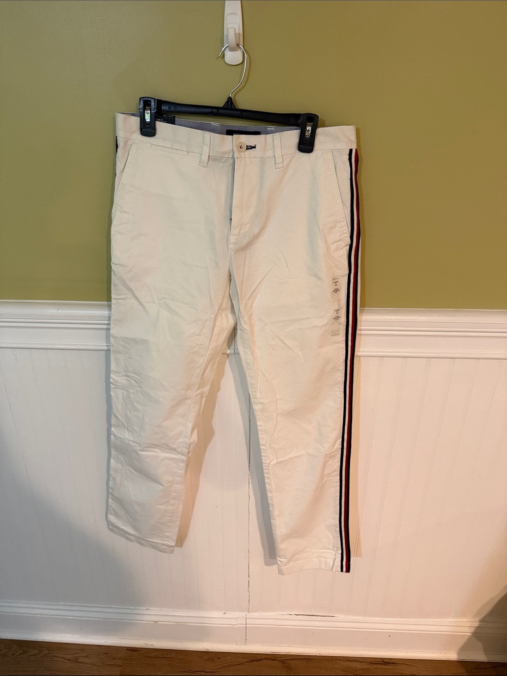 Tommy Hilfiger NEW Men's Size 31W x 32L White Chinos with Red & Navy Side Stripe